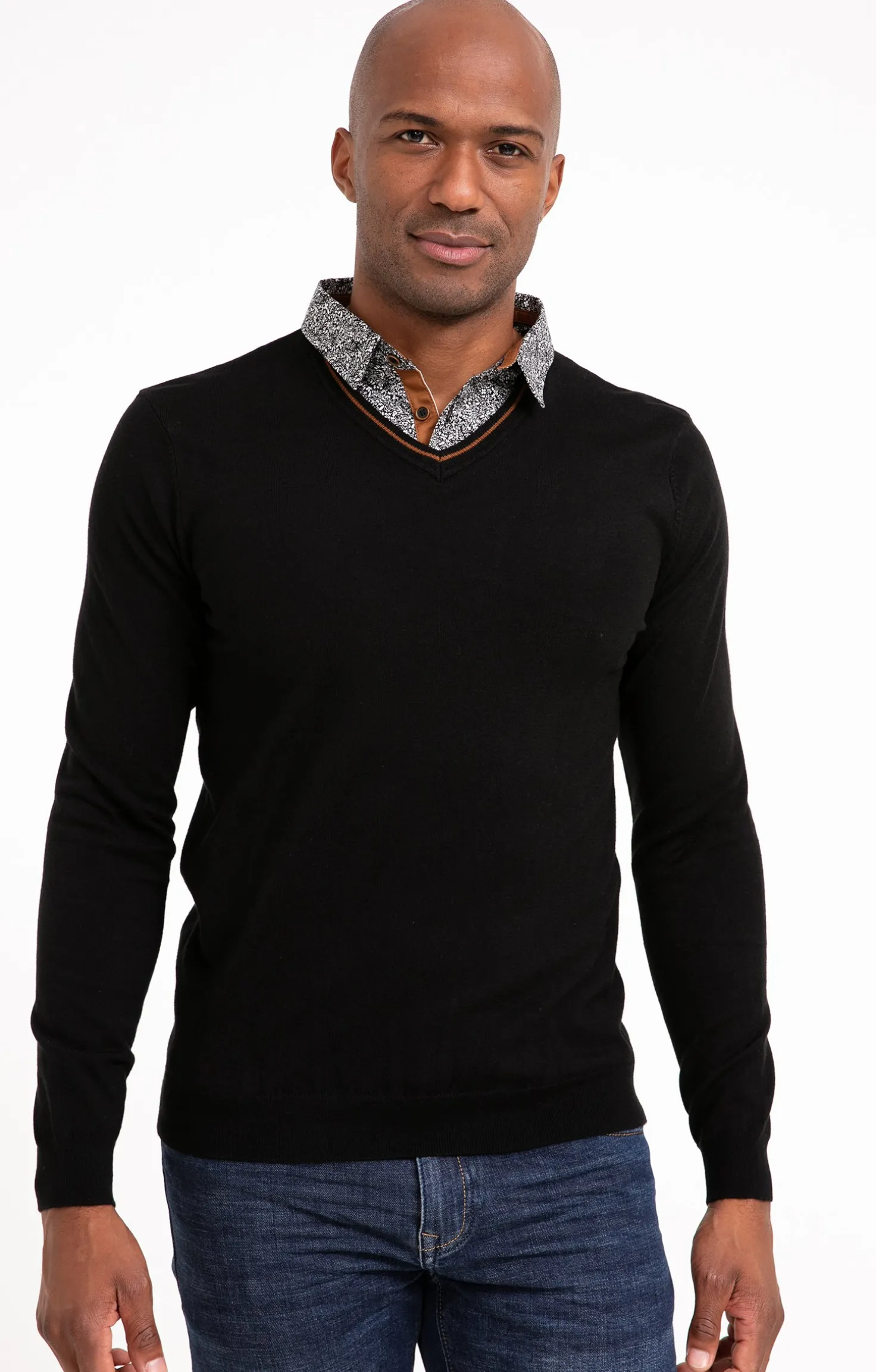 Armand Thiery Pull uni col V avec chemise - Noir Store